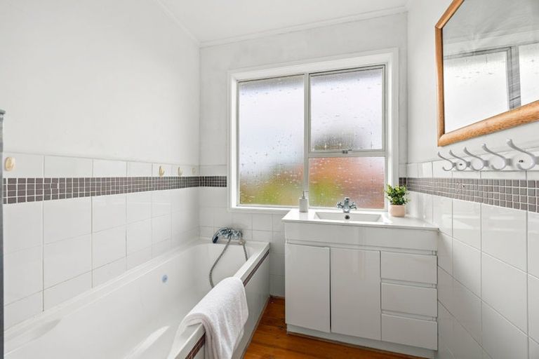 Photo of property in 13 Booralee Avenue, Botany Downs, Auckland, 2010