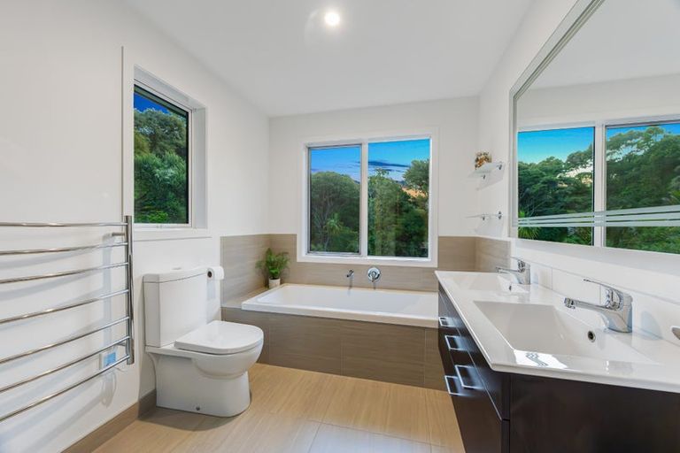 Photo of property in 339a Glenvar Road, Long Bay, Auckland, 0630