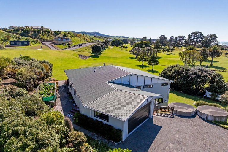 Photo of property in 24 Palm Parade, Riversdale Beach, Masterton, 5872