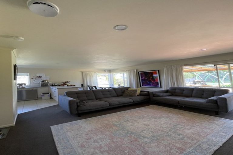 Photo of property in 32 Waldorf Crescent, Orewa, 0931