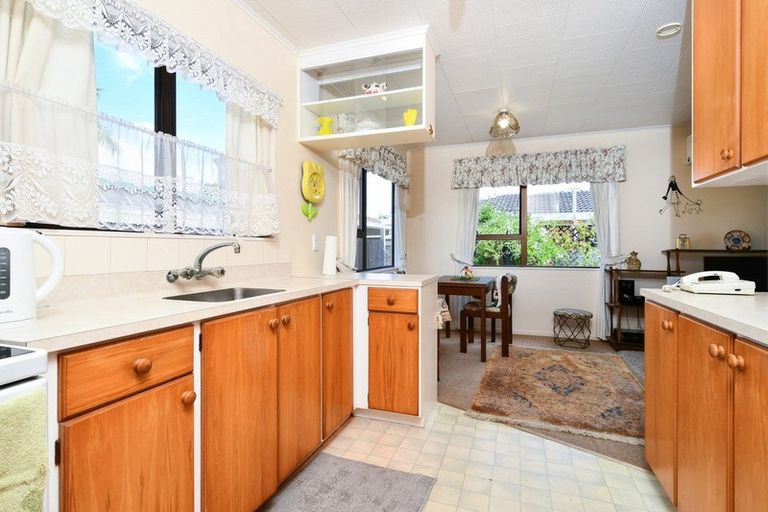 Photo of property in 1/94 Roberts Road, Te Atatu South, Auckland, 0610