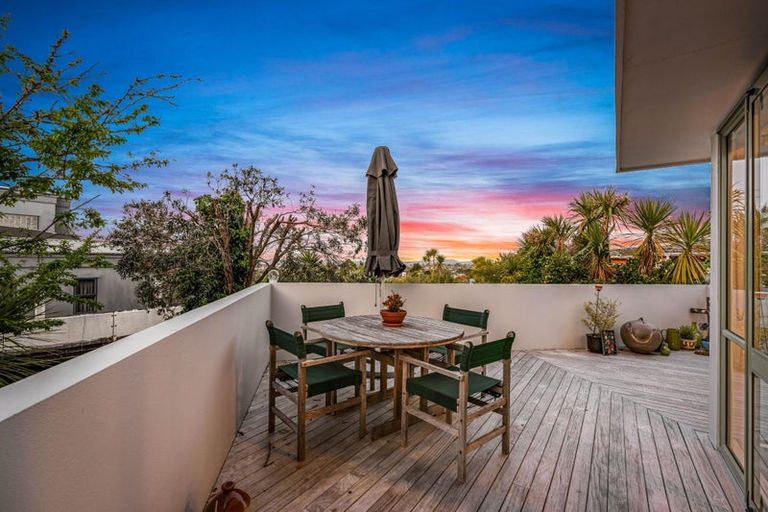 Photo of property in 87 Glengarry Road, Glen Eden, Auckland, 0602