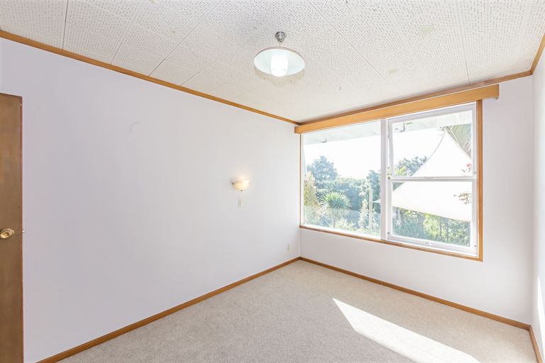 Photo of property in 181 Glenfield Road, Hillcrest, Auckland, 0627