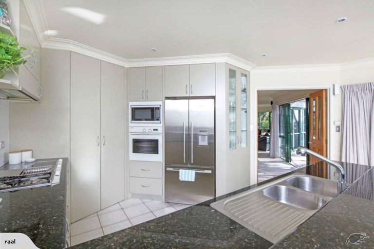 Photo of property in 2 Beach Road, Mellons Bay, Auckland, 2014