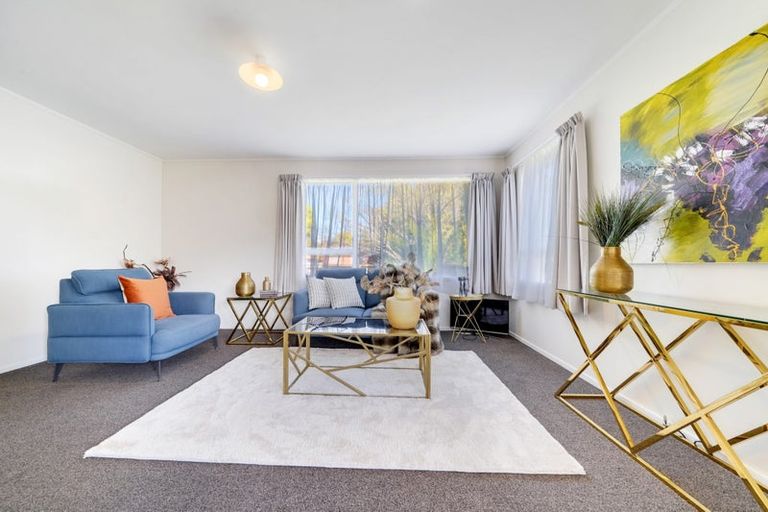 Photo of property in 2 Lipton Grove, Opaheke, Papakura, 2113