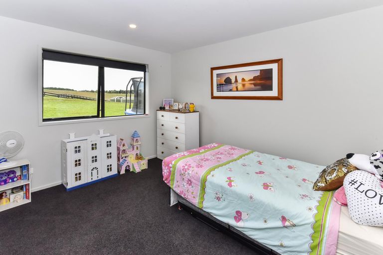 Photo of property in 133 Mcrobbie Road, Kingseat, Papakura, 2580