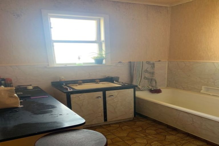 Photo of property in 35 Egmont Street, Hawera, 4610