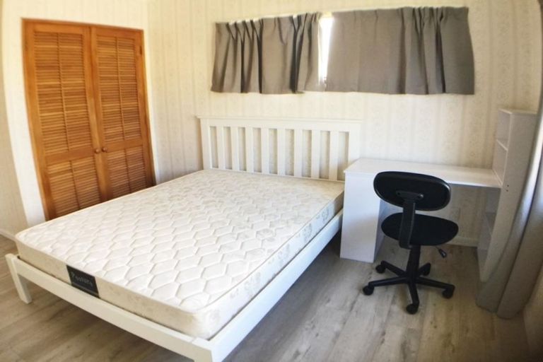 Photo of property in 3/165a Colwill Road, Massey, Auckland, 0614