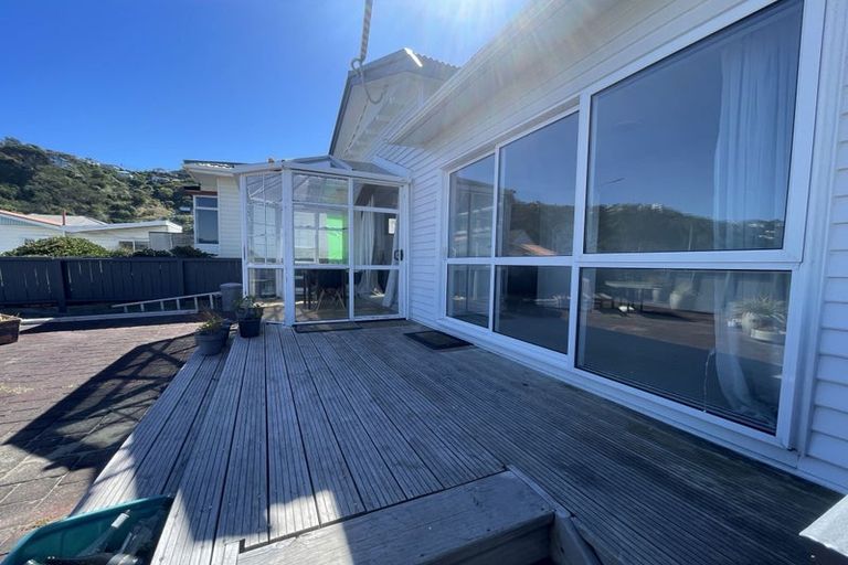 Photo of property in 118 Lyall Parade, Lyall Bay, Wellington, 6022
