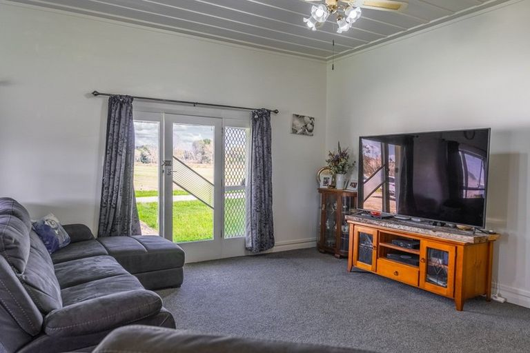 Photo of property in 406 Whatatutu Road, Te Karaka, 4094