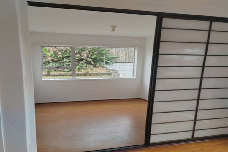 Photo of property in 605 Glenfield Road, Totara Vale, Auckland, 0629