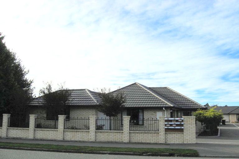 Photo of property in 12 Craven Street, Sockburn, Christchurch, 8042