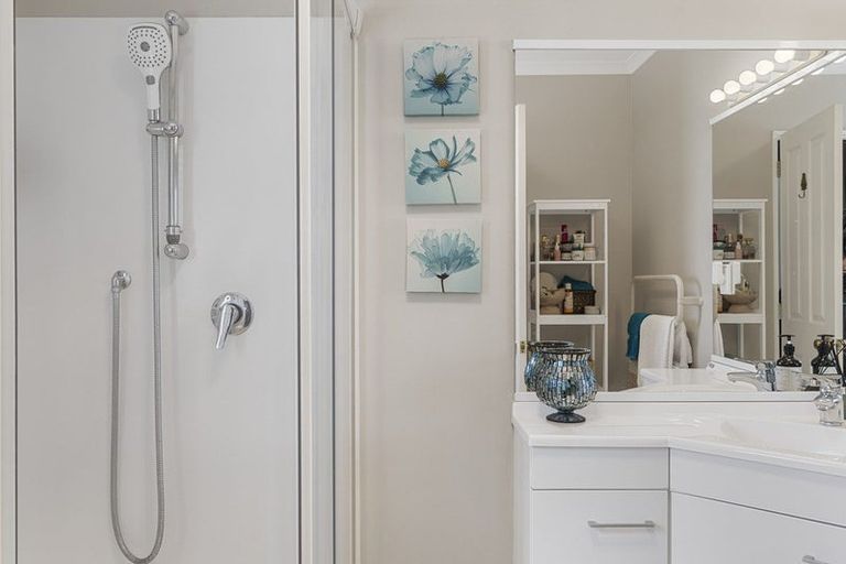 Photo of property in 6 Downing Place, Welcome Bay, Tauranga, 3112