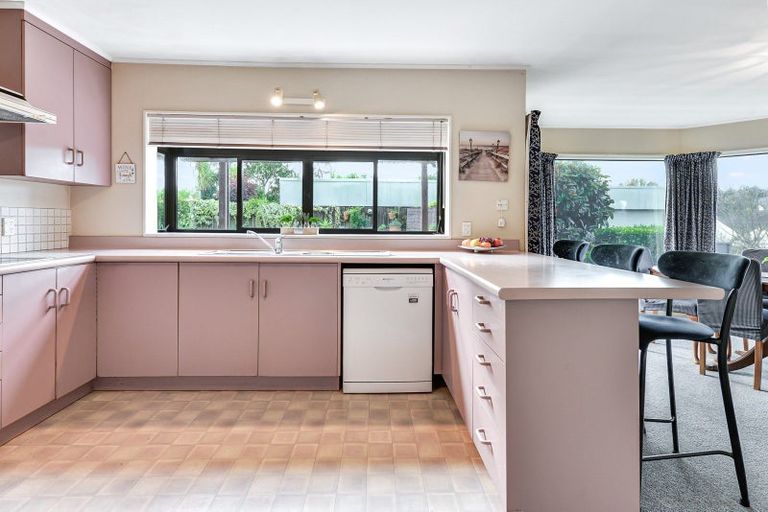 Photo of property in 6 Willowfield Place, Pukete, Hamilton, 3200