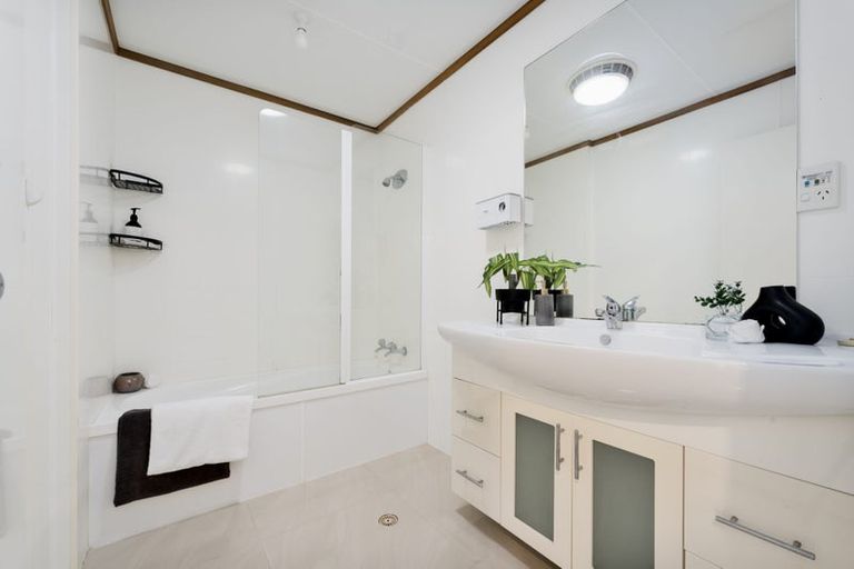 Photo of property in 16 Munroe Road, Ranui, Auckland, 0612