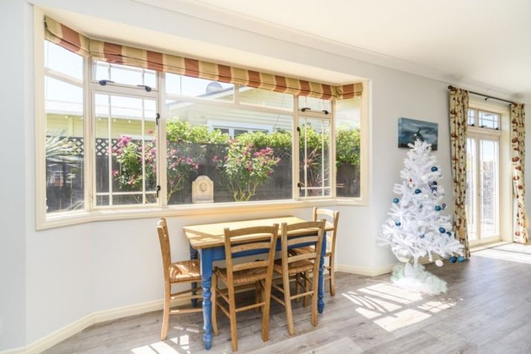 Photo of property in 8 Kowhai Avenue, Takaro, Palmerston North, 4410