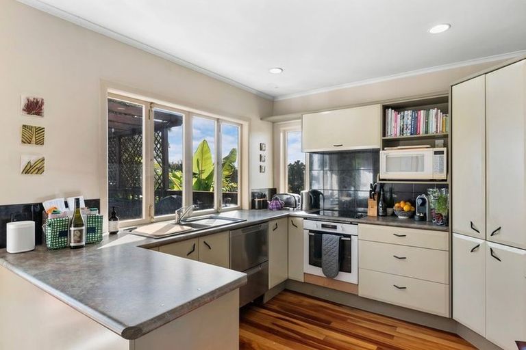 Photo of property in 52 Vera Road, Te Atatu South, Auckland, 0610