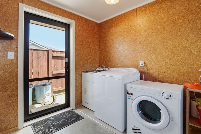 Photo of property in 2 Pegasus Place, Kelvin Grove, Palmerston North, 4414