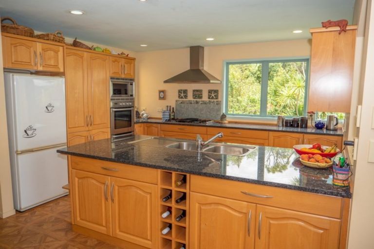 Photo of property in 4 Bush Point Road, Cable Bay, 0420