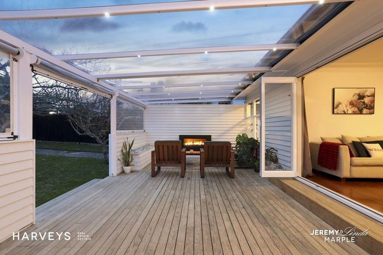 Photo of property in 3 Tauhara Street, Green Bay, Auckland, 0604