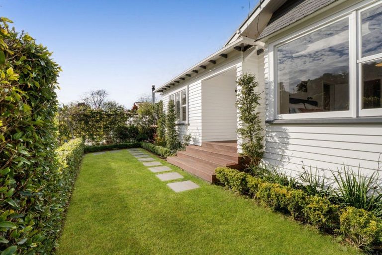 Photo of property in 15 Bracken Street, New Plymouth, 4310