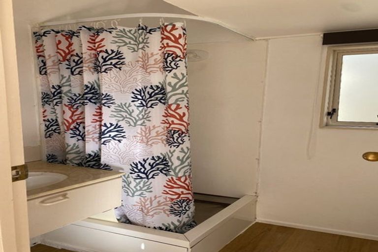 Photo of property in 2 Marendellas Drive, Bucklands Beach, Auckland, 2014