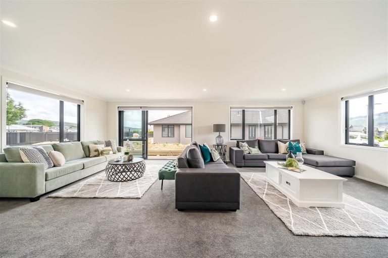 Photo of property in 37 Buddle Road, Wallaceville, Upper Hutt, 5018