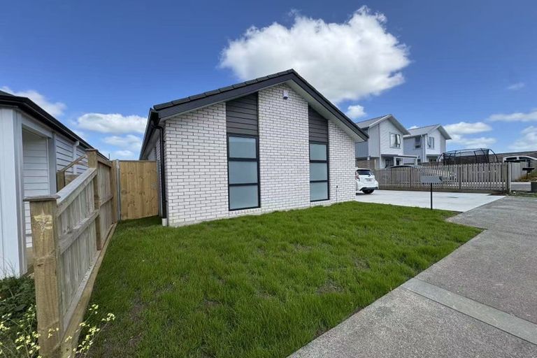 Photo of property in 10 Enchantment Lane, Karaka, 2113