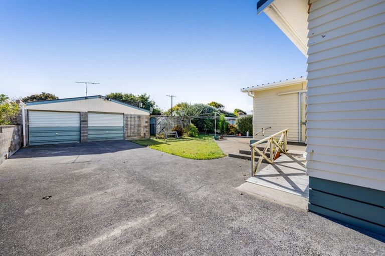 Photo of property in 124 Glover Road, Hawera, 4610