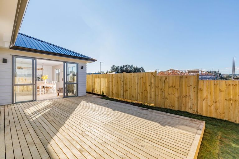 Photo of property in 8 Moemoea Avenue, Kumeu, 0810