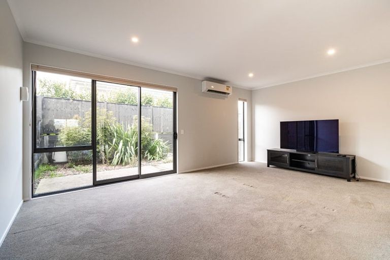 Photo of property in 35 Koura Drive, Red Beach, 0932