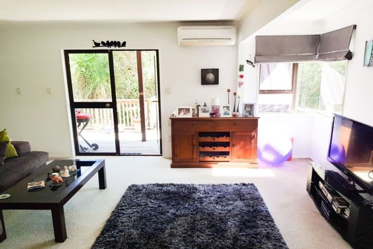 Photo of property in 2/110 Lynn Road, Bayview, Auckland, 0629