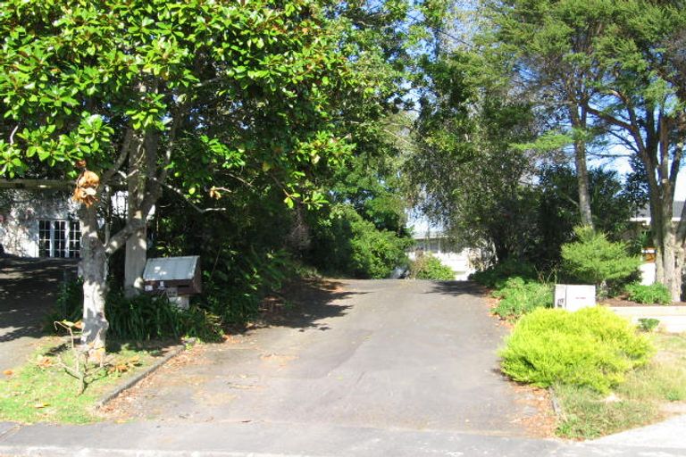 Photo of property in 1/26 Salem Place, Torbay, Auckland, 0630