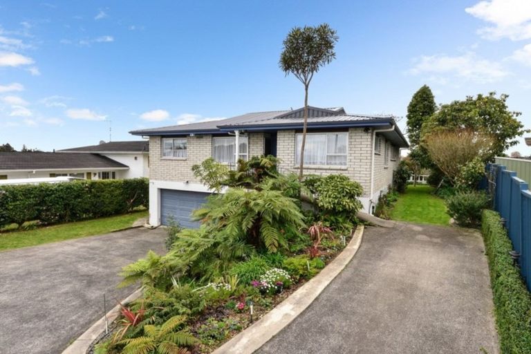 Photo of property in 18 Gilbass Avenue, Hamilton Lake, Hamilton, 3204