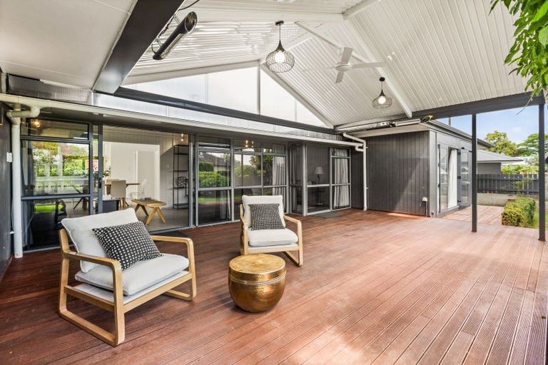 Photo of property in 2 Bale Place, Havelock North, 4130