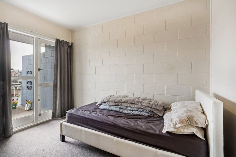 Photo of property in 2/53 Brockworth Place, Riccarton, Christchurch, 8011