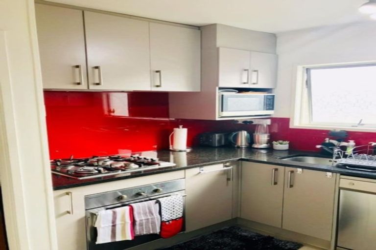 Photo of property in 1/92 Lake Road, Northcote, Auckland, 0627