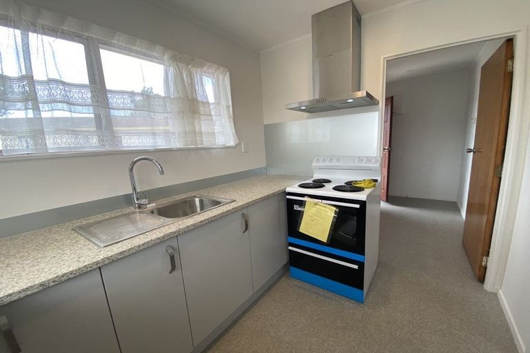 Photo of property in 2/15 Ballater Place, Highland Park, Auckland, 2010