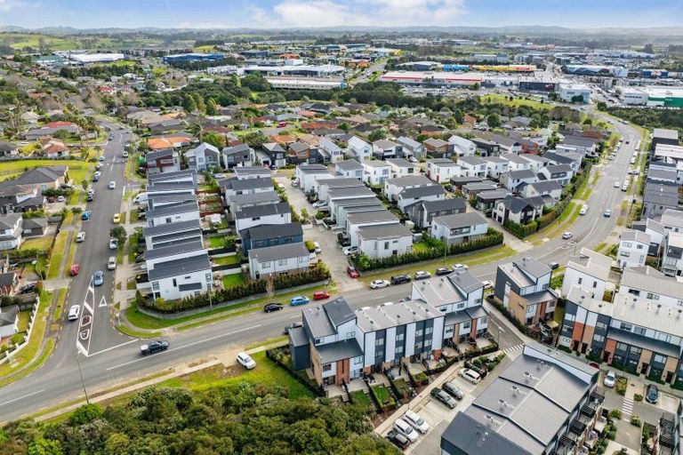 Photo of property in 44e Westgate Drive, Westgate, Auckland, 0614