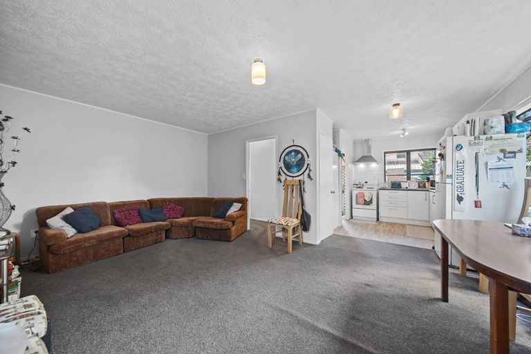 Photo of property in 2/397 Roscommon Road, Clendon Park, Auckland, 2103