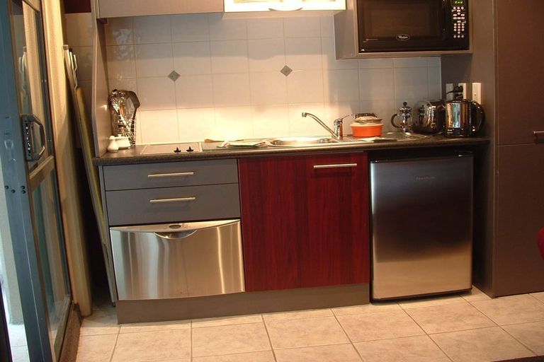 Photo of property in Atrium Towers, 154 The Terrace, Wellington Central, Wellington, 6011