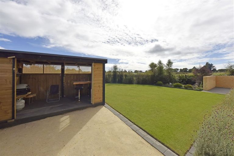 Photo of property in 18 Kahukura Road, Broomfield, Christchurch, 8042