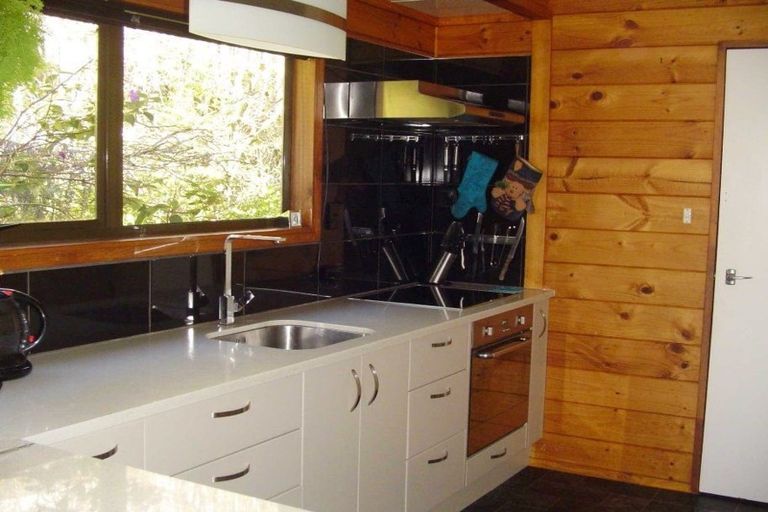 Photo of property in 1/9 Reynolds Place, Torbay, Auckland, 0630