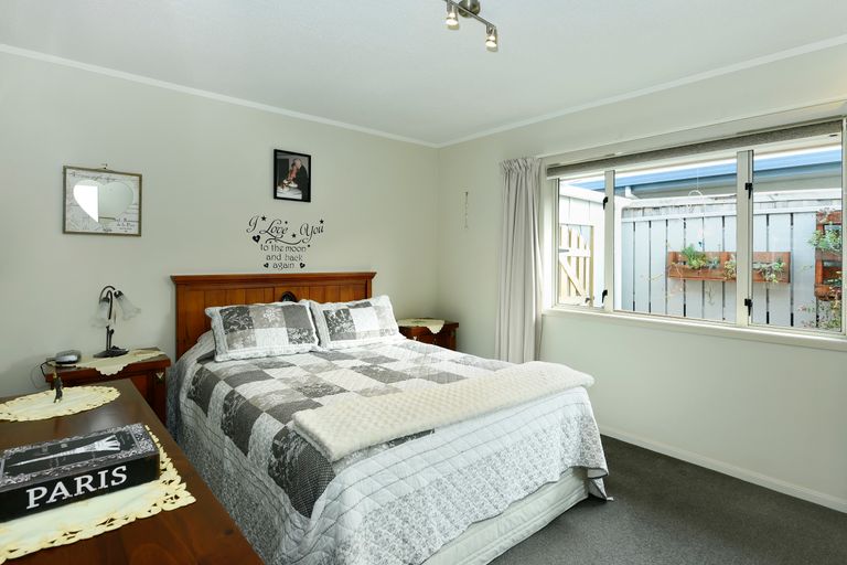 Photo of property in 28 Coleridge Place, Stoke, Nelson, 7011