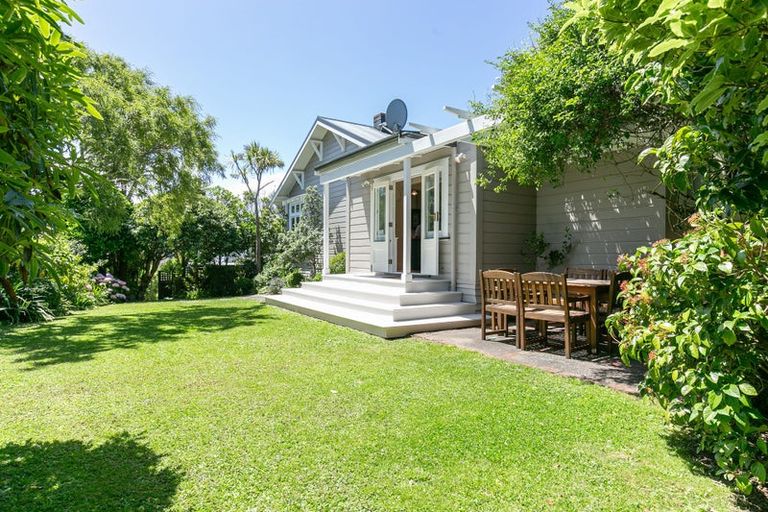 Photo of property in 35 Homewood Avenue, Karori, Wellington, 6012