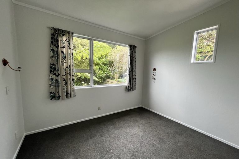 Photo of property in 1 Fyvie Avenue, Tawa, Wellington, 5028