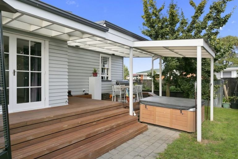 Photo of property in 92 Williams Street, Cambridge, 3434