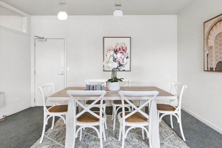 Photo of property in Endeavour Apartments, 8/125 Thorndon Quay, Pipitea, Wellington, 6011