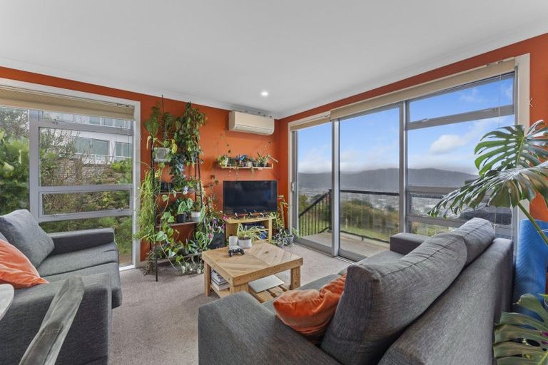 Photo of property in 22 Arahiwi Grove, Tirohanga, Lower Hutt, 5010