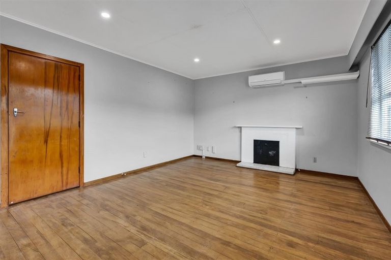 Photo of property in 14 Whakawhiti Street, Marfell, New Plymouth, 4310